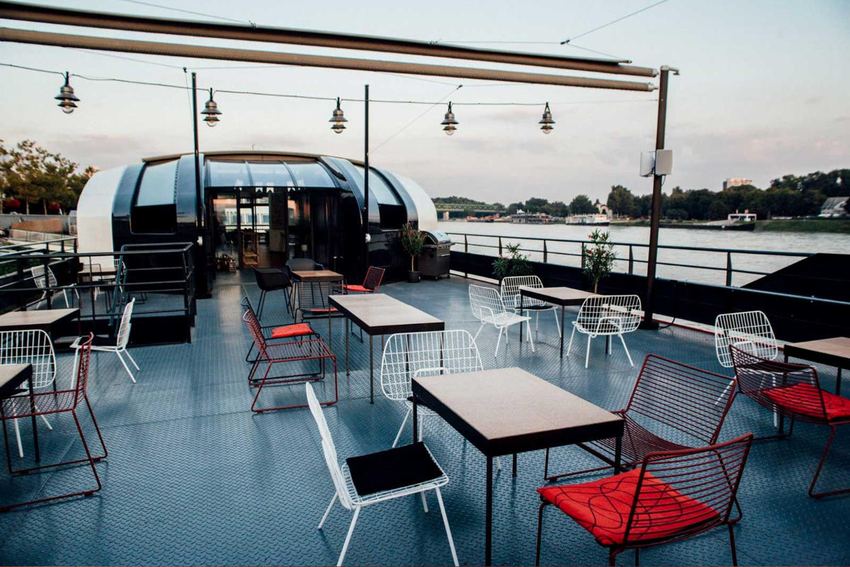 Floating pier HUMA 6 - Naval design by WERKEMOTION - Interior