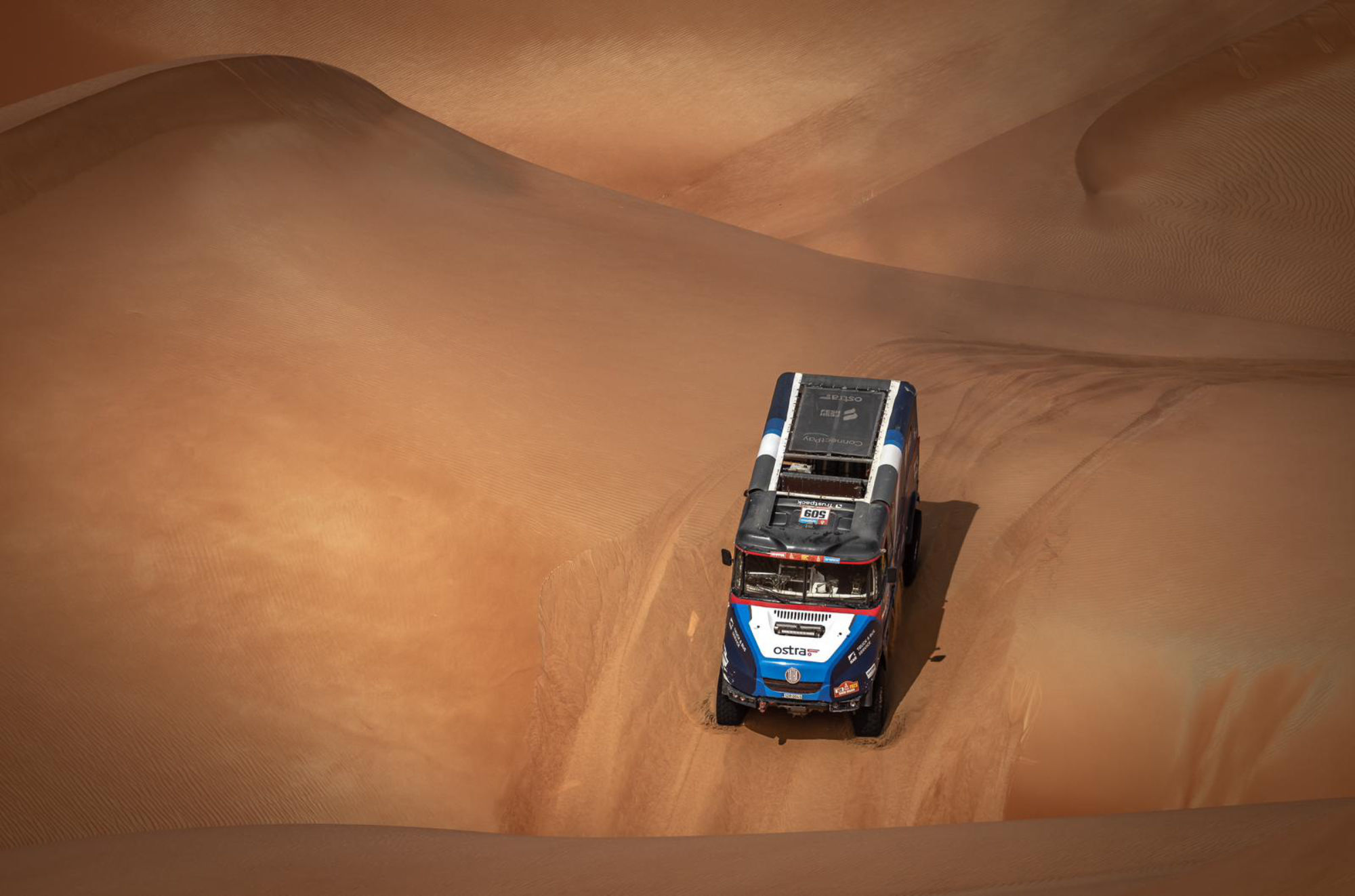 Dakar 2023 - Fesh Fesh Team - livery design by WERKEMOTION - Environmetal photo by Petr Lusk